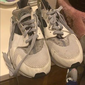 Nike huarache shoes